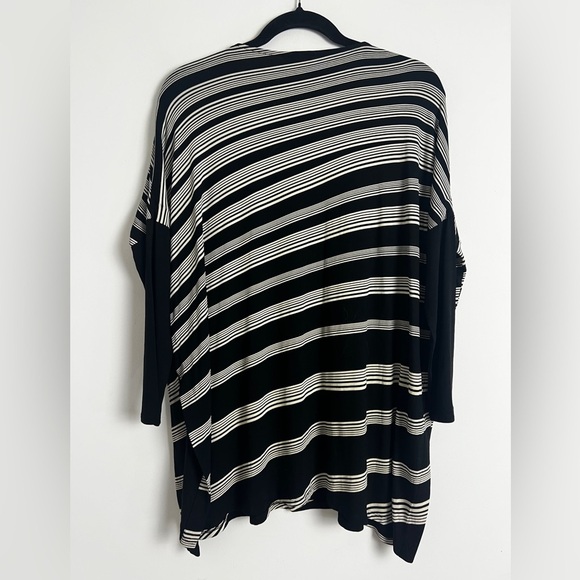 J.Jill Wearever Collection Black Beige Diagonal Stripe Batwing Sleeve Tunic Top - Picture 2 of 9